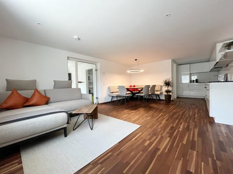 Kitchen or kitchenette, Seating area
