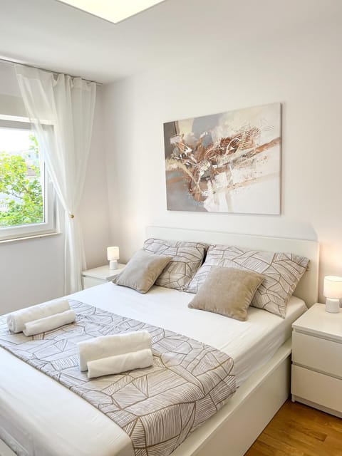 Holiday Star Apartment Apartment in Okrug Gornji