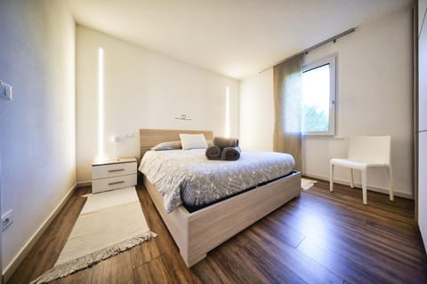 Bed, TV and multimedia, Photo of the whole room, Bedroom, wardrobe