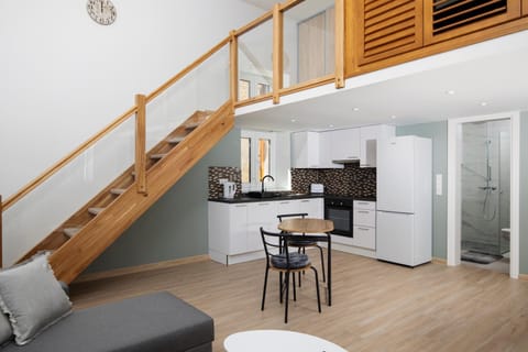 Kitchen or kitchenette, Dining area, pet friendly