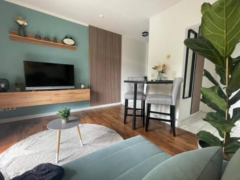 Communal lounge/ TV room, Bed, TV and multimedia, Photo of the whole room, Seating area, Dining area, Evening entertainment