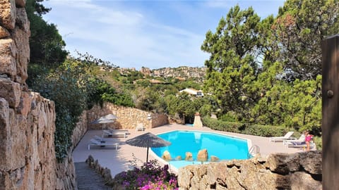 Day, Natural landscape, Mountain view, Pool view, Swimming pool, Swimming pool, sunbed