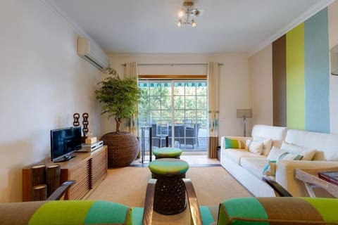 Communal lounge/ TV room, TV and multimedia, Living room, Seating area