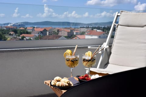 View (from property/room), Balcony/Terrace, Seating area, Sea view