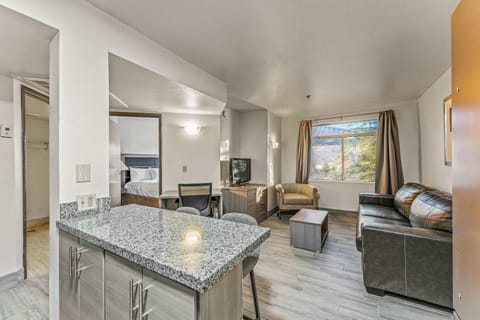 Chandler 1bd King Deluxe Apartment in Chandler