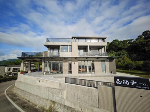 Property building, Day