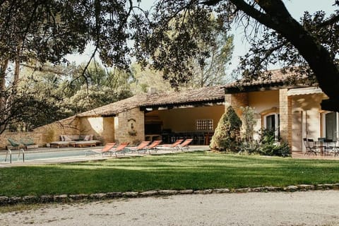 Property building, Day, Garden, Garden view
