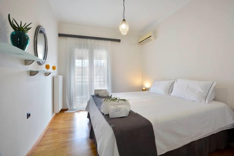 Bed, Bedroom, towels, air conditioner