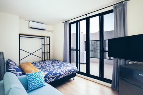 TV and multimedia, Photo of the whole room, Bedroom, air conditioner