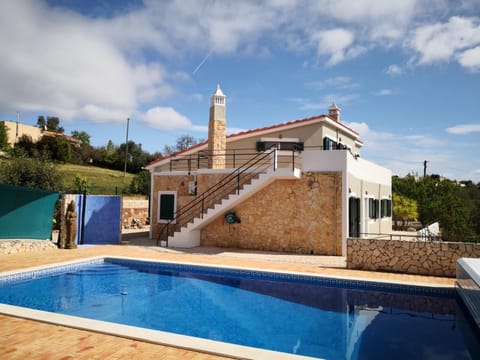Property building, Balcony/Terrace, Pool view, Swimming pool