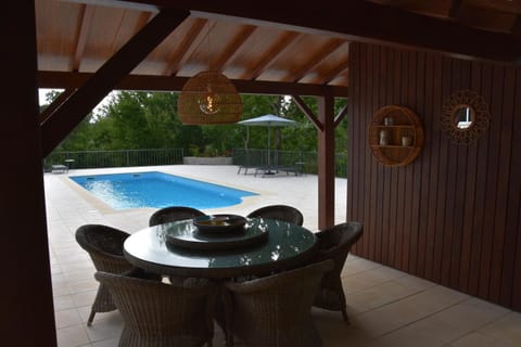 Property building, Swimming pool, Breakfast