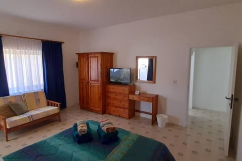 Villa Bronja Superior Airconditioned Studio apartment in Xlendi Apartment in Munxar