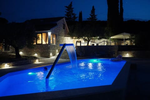 Swimming pool, Swimming pool