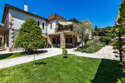 Property building, Facade/entrance, On site