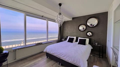 Bed, View (from property/room), Bedroom, Sea view