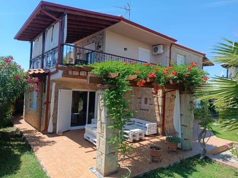 Property building, Garden, Balcony/Terrace, Garden view