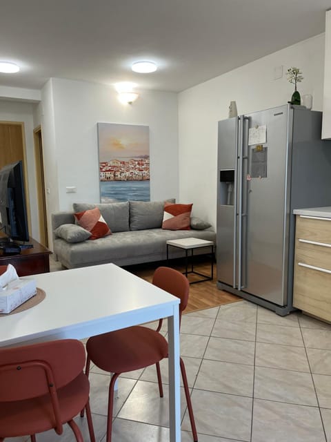 Kitchen or kitchenette, Seating area