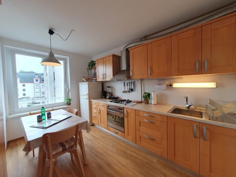 Dining area, kitchen