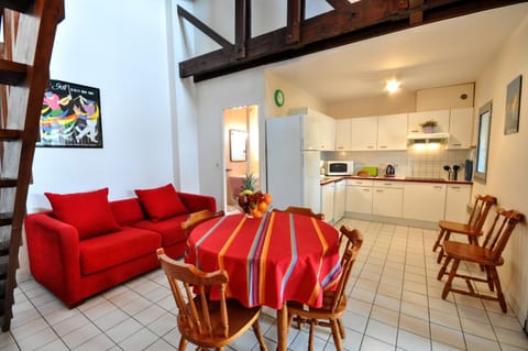 Dining area, Area and facilities