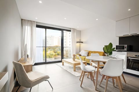 Kitchen or kitchenette, Living room, Dining area, minibar, pet friendly, stove