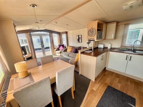 Swift Moselle 2 Bedroom Caravan Located in Uddingston, Glasgow at Maryville Caravan Site Apartment in Glasgow