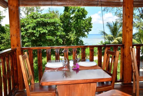 Restaurant/places to eat, Garden view, Sea view