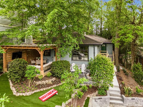 Property building, Spring, Day, Natural landscape, Garden, Garden, Garden view