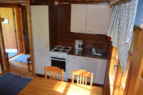 Kitchen or kitchenette, Dining area, oven, pet friendly, stove