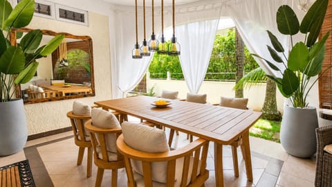 Natural landscape, Balcony/Terrace, Seating area, Garden view