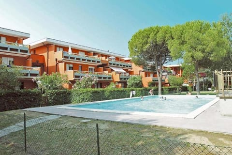 Property building, Garden, Swimming pool