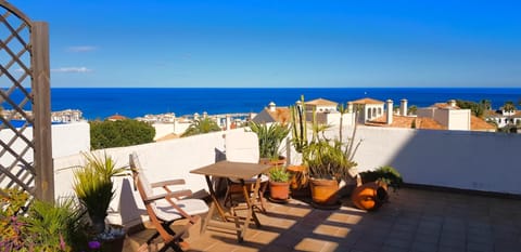 Property building, Balcony/Terrace, Living room