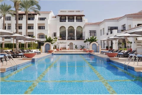 Property building, Patio, Day, Swimming pool, sunbed