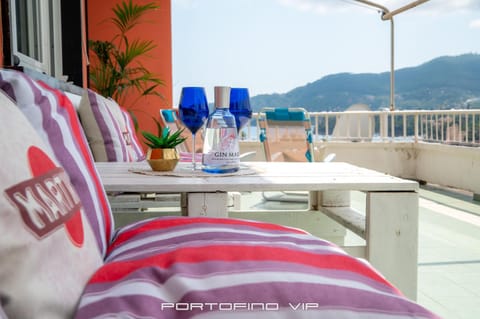 View (from property/room), Balcony/Terrace, Dining area