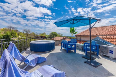 Hot Tub, Balcony/Terrace, sunbed