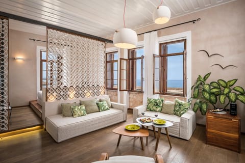 Shower, Balcony/Terrace, Balcony/Terrace, Seating area, Bedroom