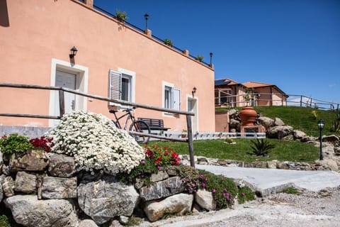 Property building, Neighbourhood