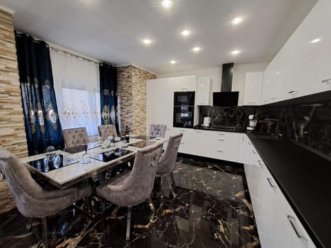 Dining area, kitchen