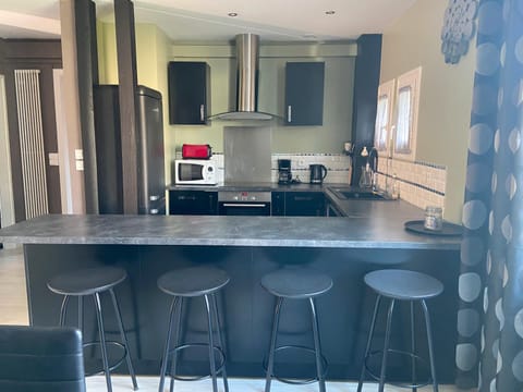 Kitchen or kitchenette, Living room