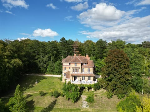 Property building, Spring, Day, Natural landscape, Garden, Garden view, Landmark view
