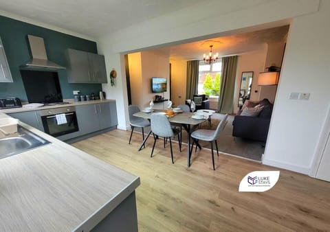 Dining area, kitchen
