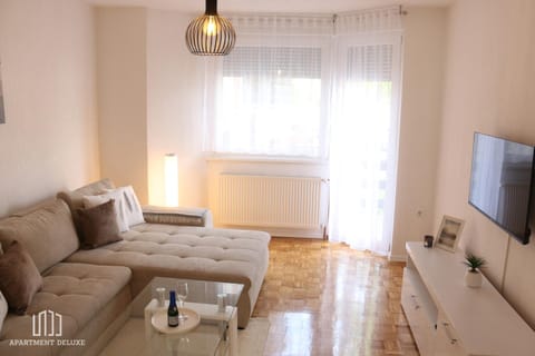 Communal lounge/ TV room, TV and multimedia, Living room, Seating area, Evening entertainment