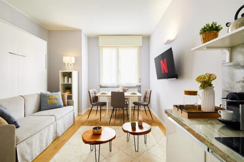 TV and multimedia, Coffee/tea facilities, Kitchen or kitchenette, Living room, Seating area, Dining area