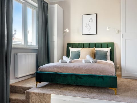 Bed, Living room, Photo of the whole room, Bedroom, towels
