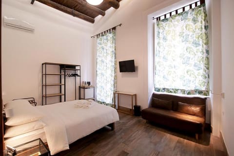 Bed, TV and multimedia, Photo of the whole room, Bedroom, air conditioner