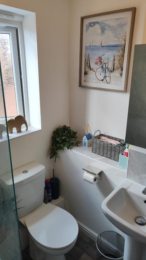 Baker House - Furnished Lets House in Borough of Barnsley