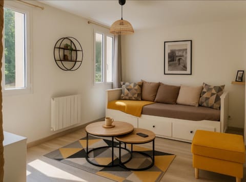 Bed, Living room, Seating area