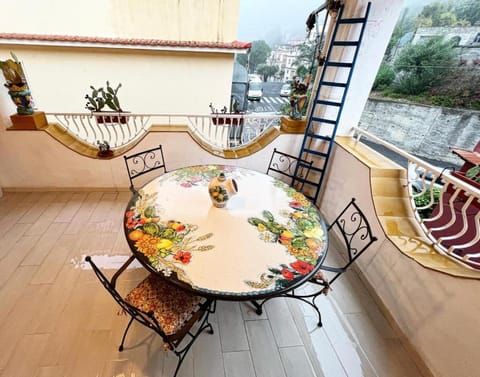 Property building, Balcony/Terrace, Street view