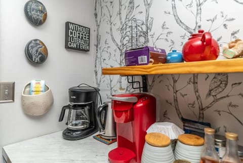 Breathtaking views. Hot tub. Huge Deck. Fast Wifi House in Capital District, NY, USA