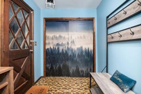 Breathtaking views. Hot tub. Huge Deck. Fast Wifi House in Capital District, NY, USA