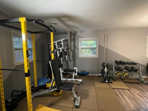 Breathtaking views. Hot tub. Huge Deck. Fast Wifi House in Capital District, NY, USA